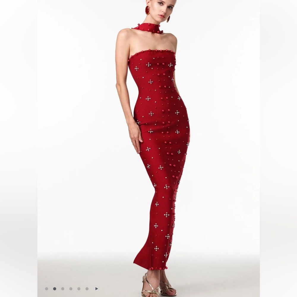 Chic Strapless Wine Dress with Pearl Accents - Picture 3 of 4